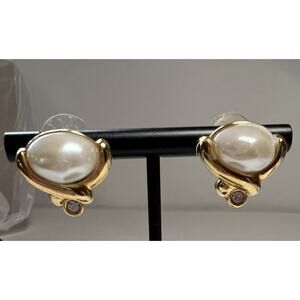 Jewelry Earrings Avon Gold Tone Faux Pearl and Rhinestone Leverback 8 mm